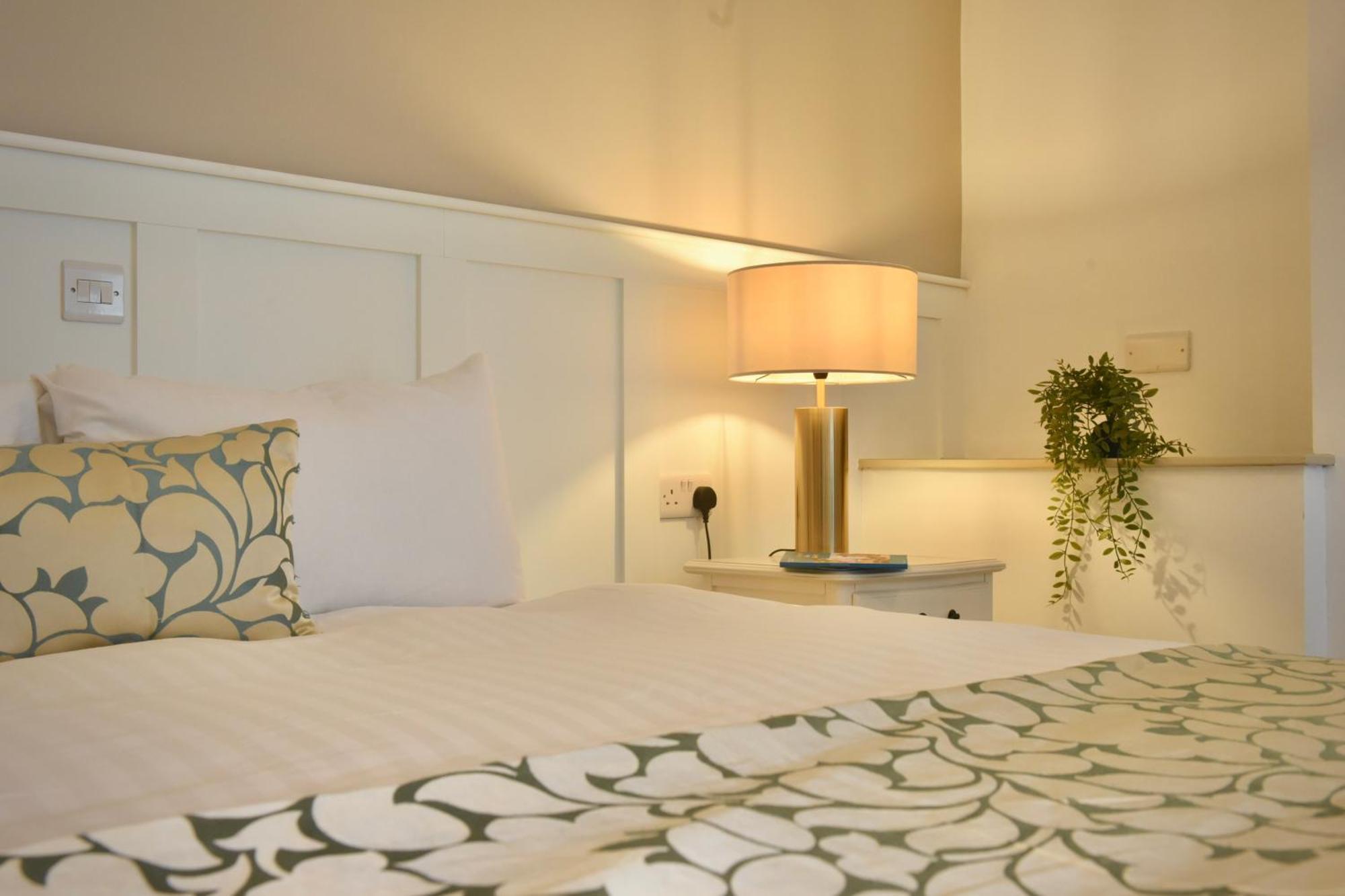 The Lough & Quay Accommodation Town Centre Warrenpoint Dış mekan fotoğraf